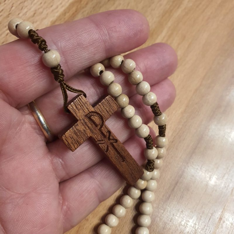Geschenk zur Erstkommunion, Autofahrerrosenkranz und Führerschein. Handgeknüpfter Rosenkranz, Rosenkranz aus Holz, handmade in Bayern