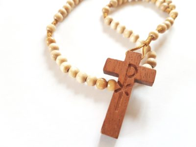 Geschenk zur Erstkommunion und Taufe. Handgeknüpfter Kinderrosenkranz, Rosenkranz aus Holz, handmade in Bayern