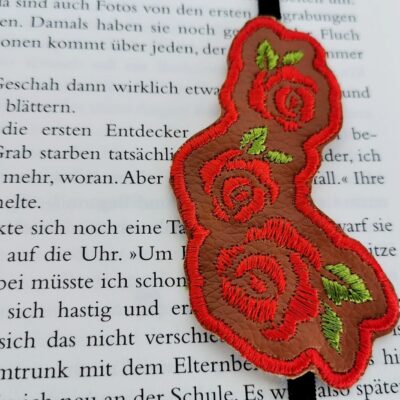 Lesezeichen mit Stickerei Rose und Gummiband