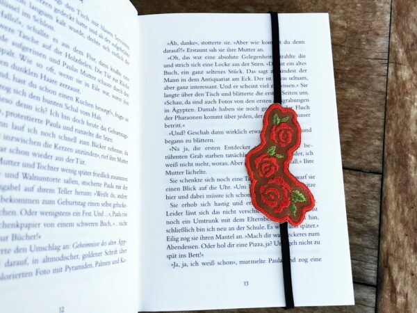 Lesezeichen mit Stickerei Rose und Gummiband