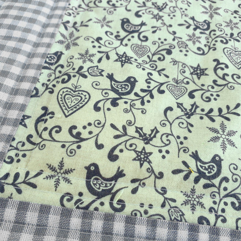 Tischdeckchen Mitteldecke Table Topper Patchworkdeckchen für Weihnachten mit Vögel im skandinavischen Design, Weihnachtsmotiv