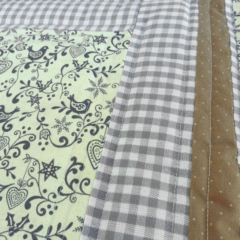 Tischdeckchen Mitteldecke Table Topper Patchworkdeckchen für Weihnachten mit Vögel im skandinavischen Design, Weihnachtsmotiv