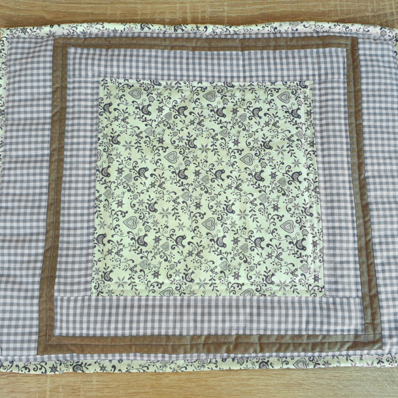 Tischdeckchen Mitteldecke Table Topper Patchworkdeckchen für Weihnachten mit Vögel im skandinavischen Design, Weihnachtsmotiv