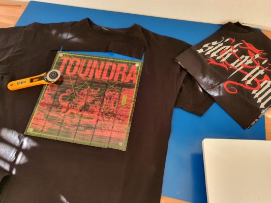 Band T-Shirts werden zur Erinnungsdecke, Memorydecke als Patchworkdecke genäht