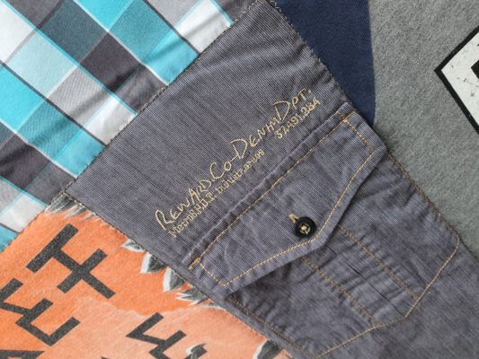 besondere Details, wie hier die Brusttasche des Lieblingshemdes bekommt seinen besonderen Platz