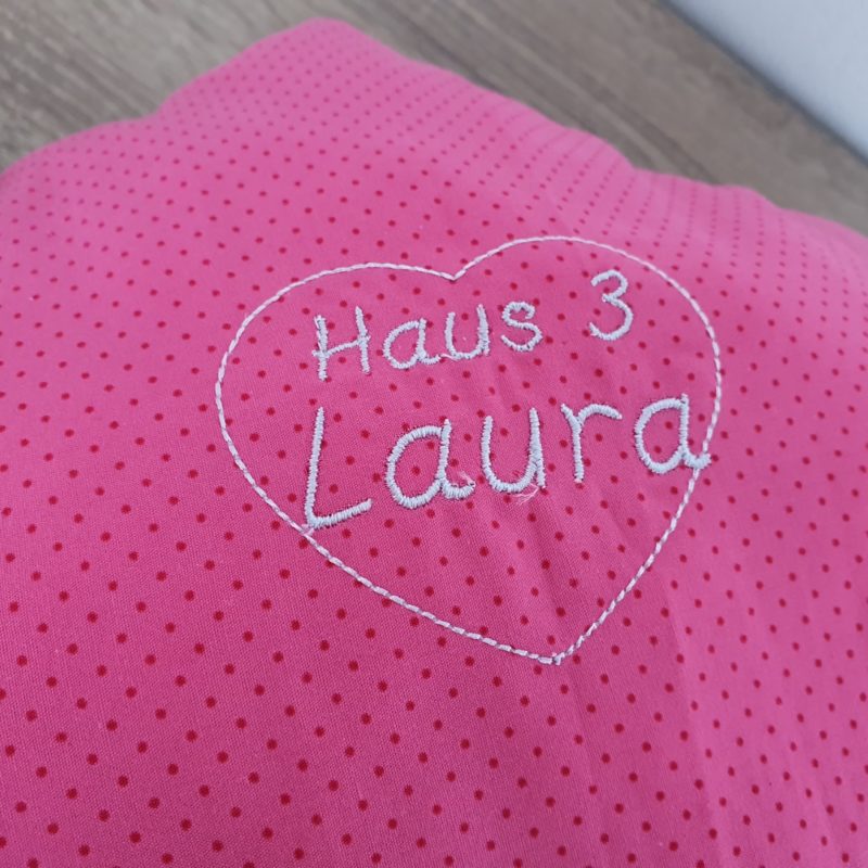 Nestchen Kissen für Bettumrandung in Form eines großen Haus