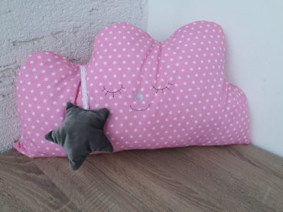 Nestchen Kissen für Bettumrandung in Form einer Wolke