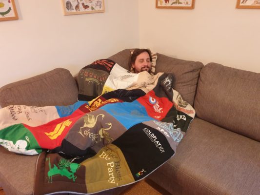 ein großer Mann ist glücklich gemacht worden zum Geburtstag :)