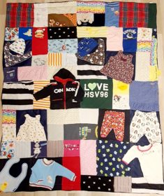 Patchworkdecke keepsake Erinnerungsdecke aus Erstlingsausstattung Babykleidung und Kinderkleidung