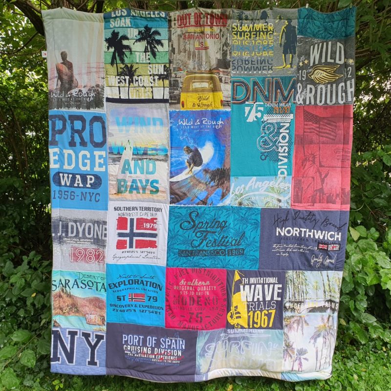 Trauerdecke aus T-Shirts