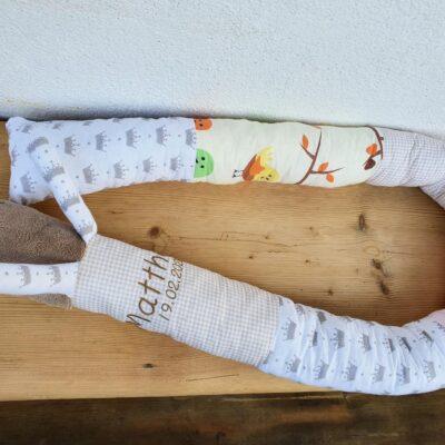 Puckschnecke, Stoffschnecke aus Patchworkstoffen bis 2 m lang und mit Name bestrickt