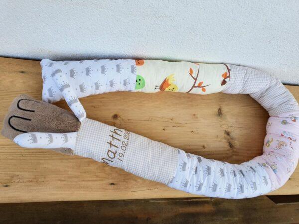 Puckschnecke, Stoffschnecke aus Patchworkstoffen bis 2 m lang und mit Name bestrickt
