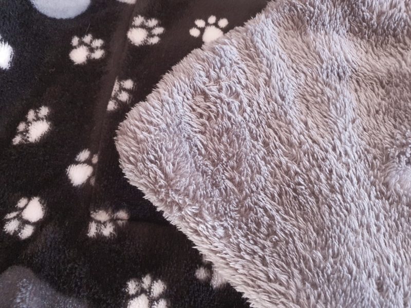 Sofaschoner für Hunde, Wellnessfleece weiches kleines Deckchen als Schutz für Sofa