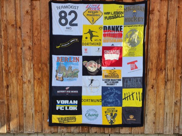 gepuzzelte Sport Shirts als Decke mit Rand