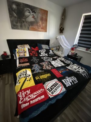 T-Shirtdecke Doppelseitig XXL aus Wrestling T-Shirts genäht