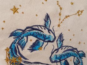 Sternzeichen Kissen - Kissen mit Sternzeichen eingestickt und Name mit Zodiakzeichen