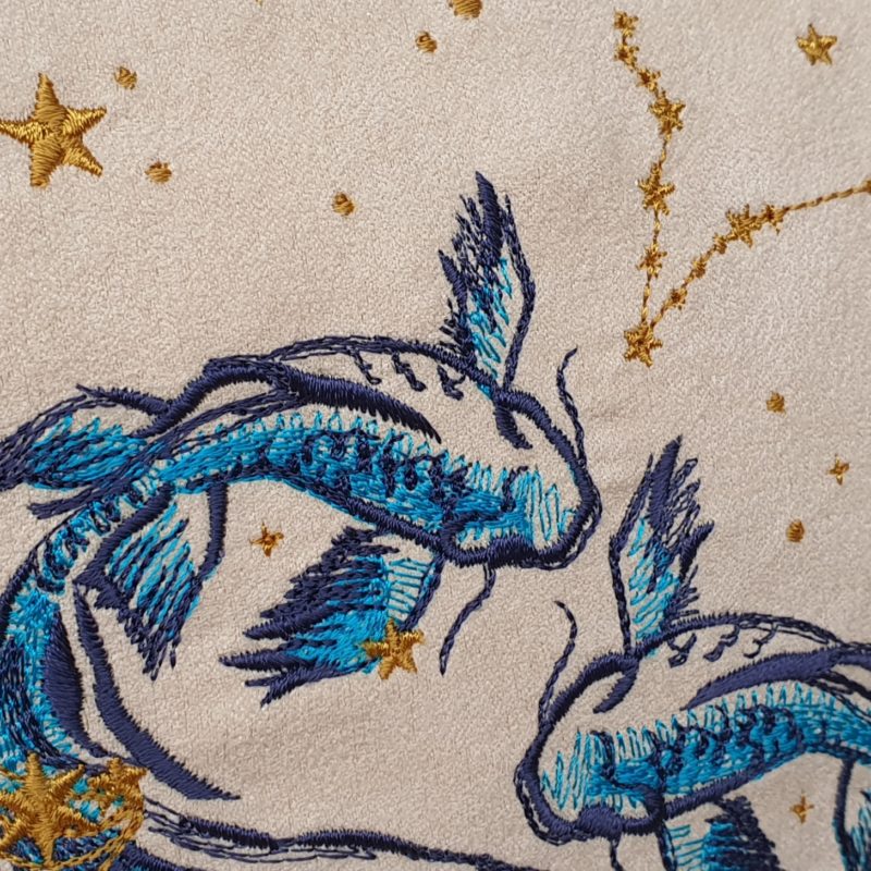 Sternzeichen Kissen - Kissen mit Sternzeichen eingestickt und Name mit Zodiakzeichen