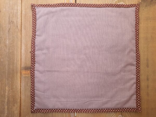 Patchwork Table Topper, Mitteldeckchen aus kleinen Patches genäht in frischem Grün, Orange und Gelbtönen