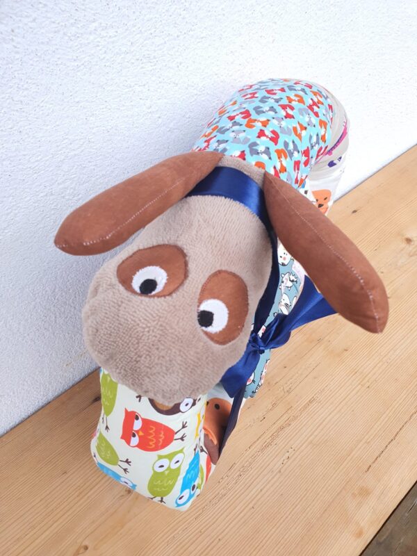 Puckschnecke, Puck-Schnecke, Bettschlange aus bunten Stoffen. Formkissen Schnecke