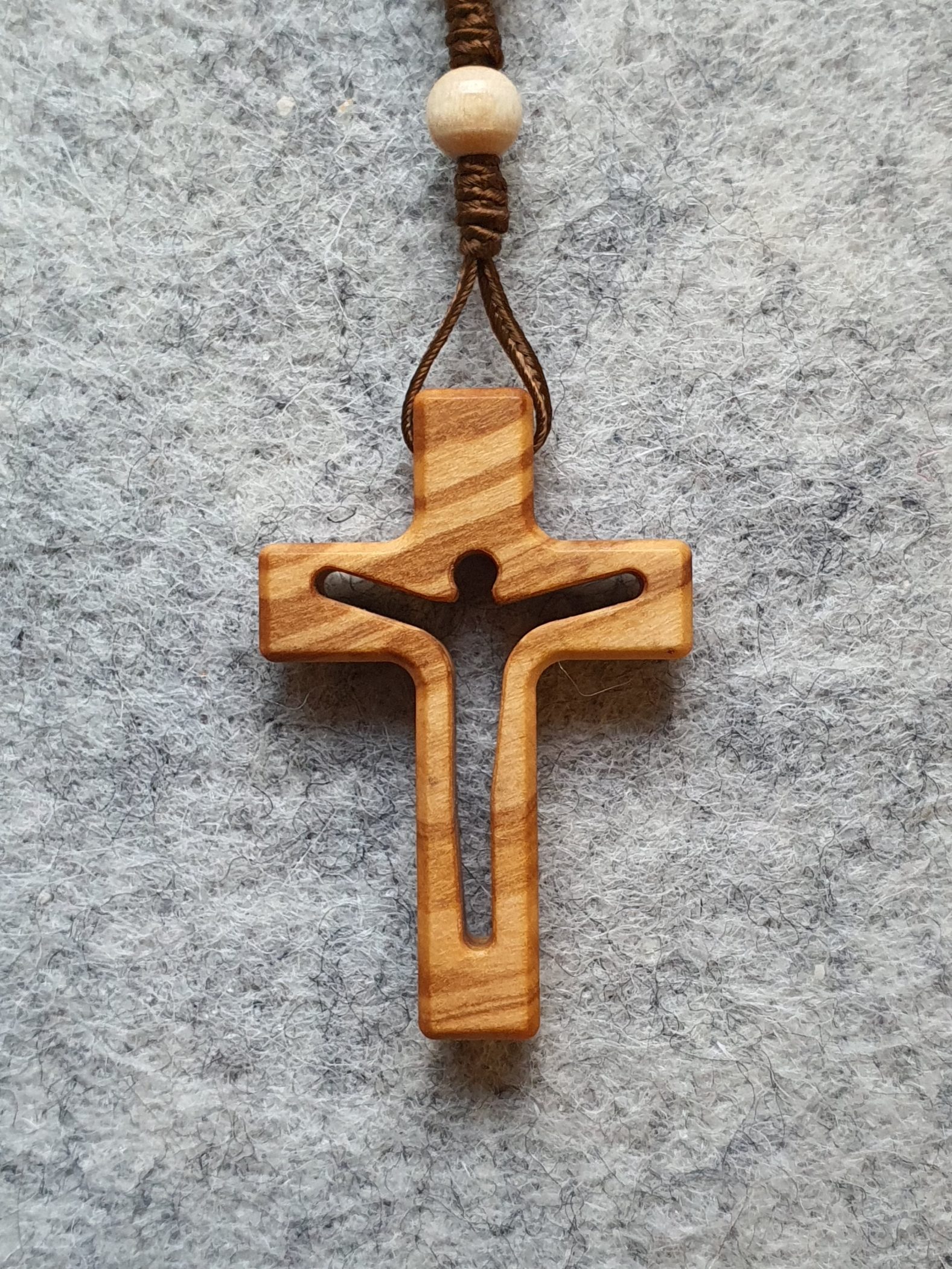 Zehner-Rosenkranz hellbraun Perle 6 mm, Kreuz modern
