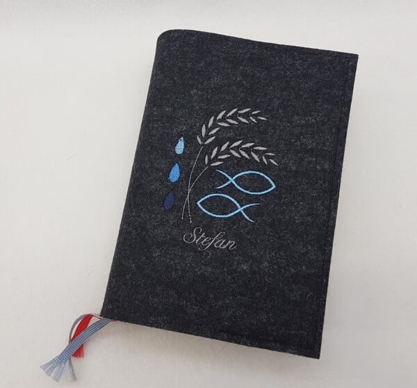 Gotteslobhülle Fische und Ähre - Geschenk zur Erstkommunion mit Name. Aus Filz bestickt.