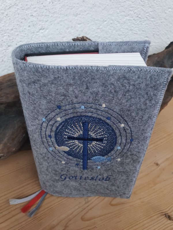 Gotteslobhülle strahlendes Kreuz mit Name. Aus Filz bestickt. Geschenk zur Erstkommunion