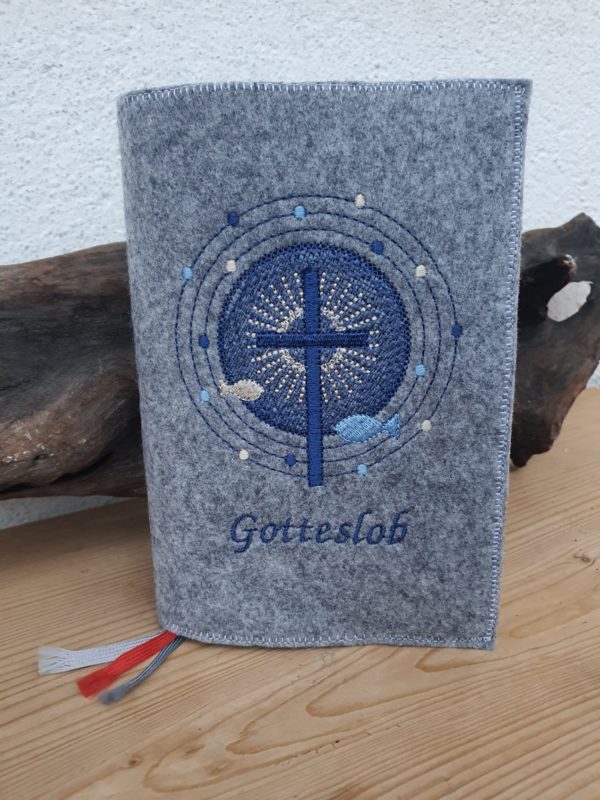 Gotteslobhülle strahlendes Kreuz mit Name. Aus Filz bestickt. Geschenk zur Erstkommunion