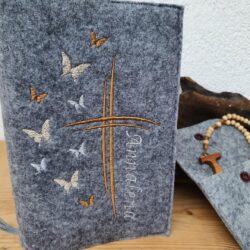 ich nähe und besticke hochwertigen Filz für Gotteslobhüllen, Geschenke zur Erstkommunion.