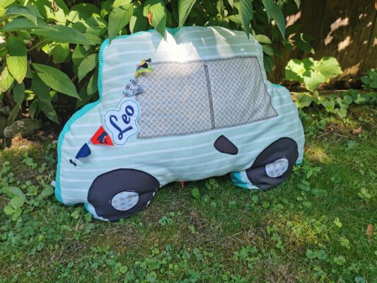 Kuschelkissen in Form eines Autos mit Name, Girlande für Auto, Camper, Campingwagen