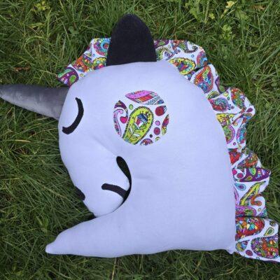 Einhorn Kissen LUNA aus Kleidung