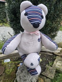 Erinnerungsbär BENNY als Memorybär genäht aus Kleidung von Verstorbenen