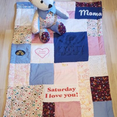Erinnerungsdecke aus Baby- Kinderkleidung – Bild 20