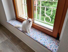 Ich nähe Polster, Unterlagen und vor allem Fensterbankkissen in vielen Wunschgrößen und Wunschlängen zentimetergenau und passgenau aus dem Stoff deiner Wahl.