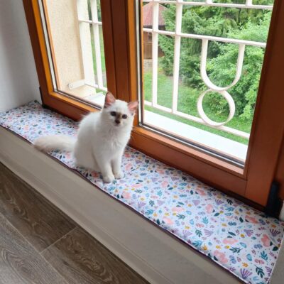Ich nähe Polster, Unterlagen und vor allem Fensterbankkissen in vielen Wunschgrößen und Wunschlängen zentimetergenau und passgenau aus dem Stoff deiner Wahl.
