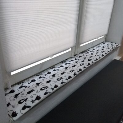 Ich nähe Polster, Unterlagen und vor allem Fensterbankkissen in vielen Wunschgrößen und Wunschlängen zentimetergenau und passgenau aus dem Stoff deiner Wahl.