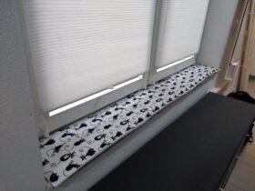 Ich nähe Polster, Unterlagen und vor allem Fensterbankkissen in vielen Wunschgrößen und Wunschlängen zentimetergenau und passgenau aus dem Stoff deiner Wahl.