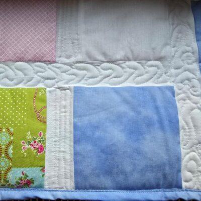 👑Luxus für die Katze - handmade Patchwork Fensterbankauflagen aus frischen Frühlingsfarben. Echte Patchworkarbeit mit freihand Quiltnähten