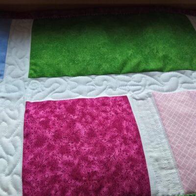 👑Luxus für die Katze - handmade Patchwork Fensterbankauflagen aus frischen Frühlingsfarben. Echte Patchworkarbeit mit freihand Quiltnähten