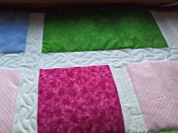 👑Luxus für die Katze - handmade Patchwork Fensterbankauflagen aus frischen Frühlingsfarben. Echte Patchworkarbeit mit freihand Quiltnähten