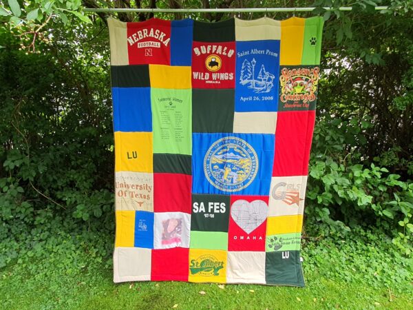 Decke aus T-Shirts, Trikots – Bild 24