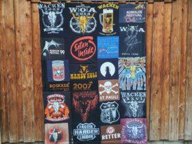 T-Shirtdecke als Patchworkdecke nähen lassen aus geliebten T-Shirts, College Shirts, Souvenir T-Shirts, Band T-Shirts und Sporttrikots.