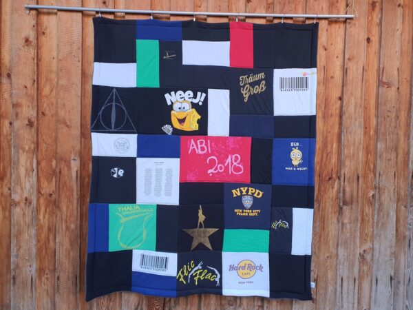 Decke aus T-Shirts, Trikots – Bild 12
