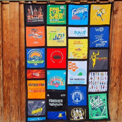 T-Shirtdecke als Patchworkdecke nähen lassen aus geliebten T-Shirts, College Shirts, Souvenir T-Shirts, Band T-Shirts und Sporttrikots.