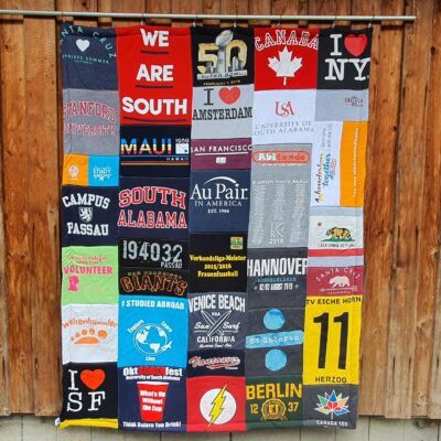 T-Shirtdecke als Patchworkdecke nähen lassen aus geliebten T-Shirts, College Shirts, Souvenir T-Shirts, Band T-Shirts und Sporttrikots.