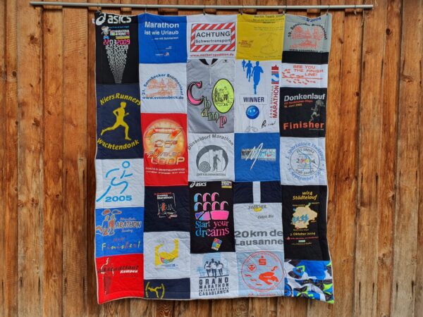 Decke aus T-Shirts, Trikots – Bild 14