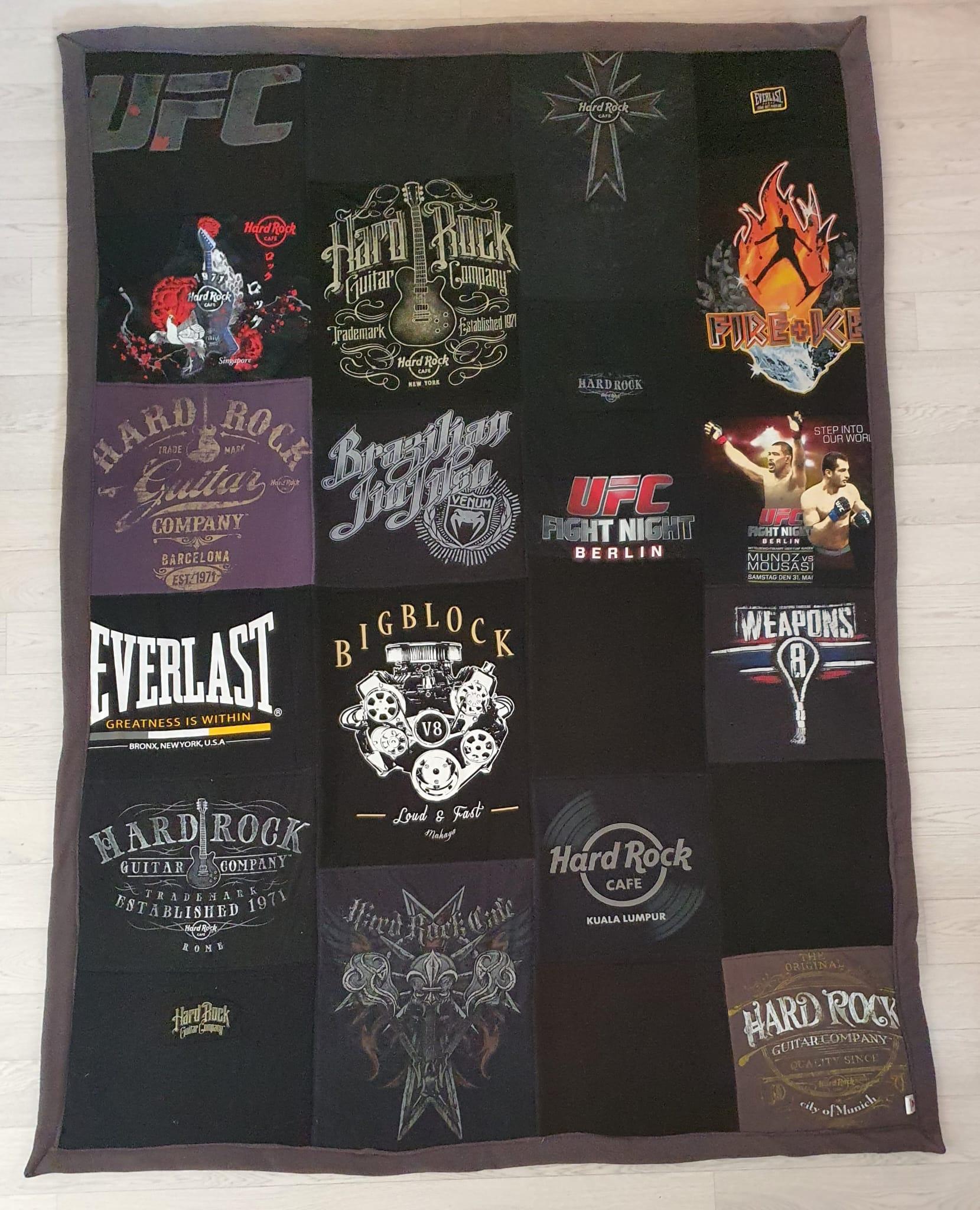T-Shirtdecke als Patchworkdecke nähen lassen aus geliebten T-Shirts, College Shirts, Souvenir T-Shirts, Band T-Shirts und Sporttrikots.