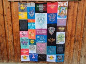 T-Shirtdecke als Patchworkdecke nähen lassen aus geliebten T-Shirts, College Shirts, Souvenir T-Shirts, Band T-Shirts und Sporttrikots.