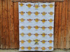 T-Shirtdecke als Patchworkdecke nähen lassen aus geliebten T-Shirts, College Shirts, Souvenir T-Shirts, Band T-Shirts und Sporttrikots.