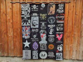 T-Shirtdecke als Patchworkdecke nähen lassen aus geliebten T-Shirts, College Shirts, Souvenir T-Shirts, Band T-Shirts und Sporttrikots.