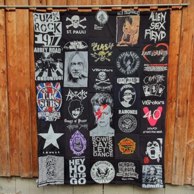 T-Shirtdecke als Patchworkdecke nähen lassen aus geliebten T-Shirts, College Shirts, Souvenir T-Shirts, Band T-Shirts und Sporttrikots.
